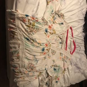 Low cut flower print top